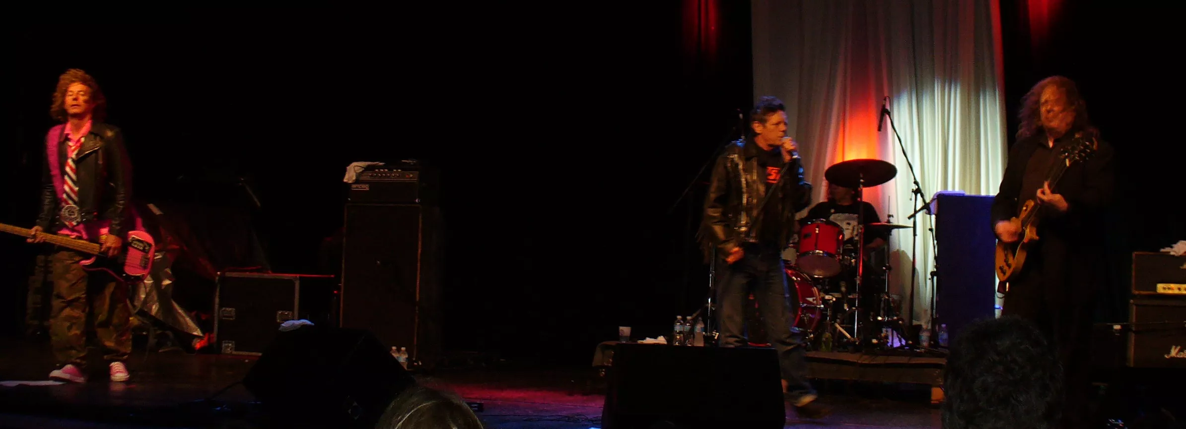 Punkgitarristen Gord Lewis hittad död – utreds som mord