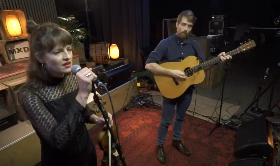 JULEKALENDER-LÅGE: 16: Se Maskineri fortælle historier gennem musikken