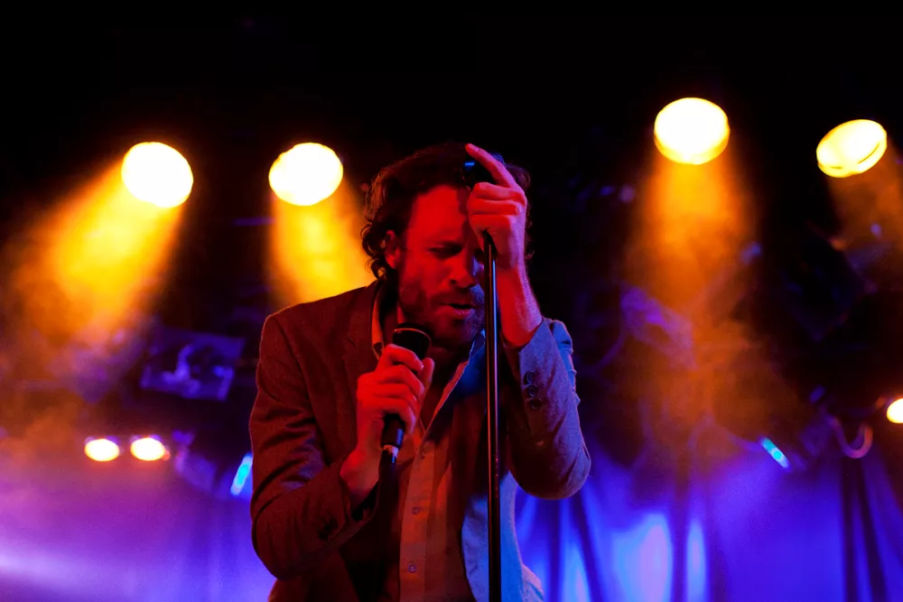 Oplev Roskilde-aktuelle Father John Misty give to numre live