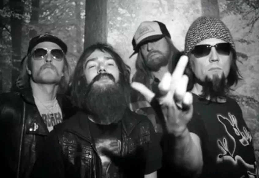 Se livevideo med D-A-D i forklædning