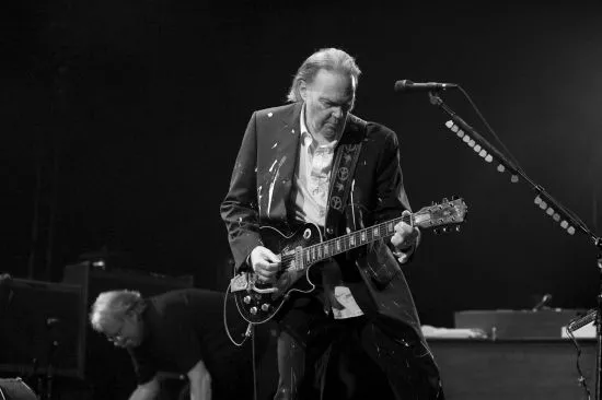 Neil Young klar med nyt