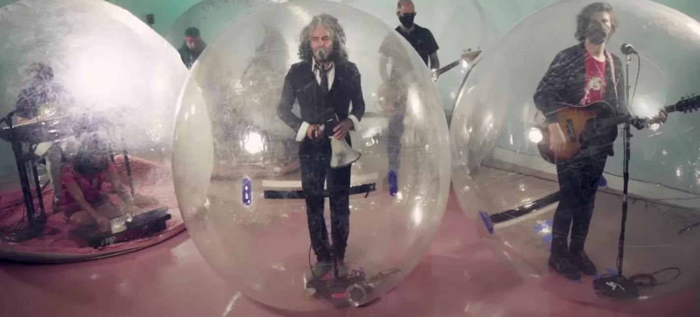 Se The Flaming Lips optræde i plasticbobler hos Jimmy Fallon