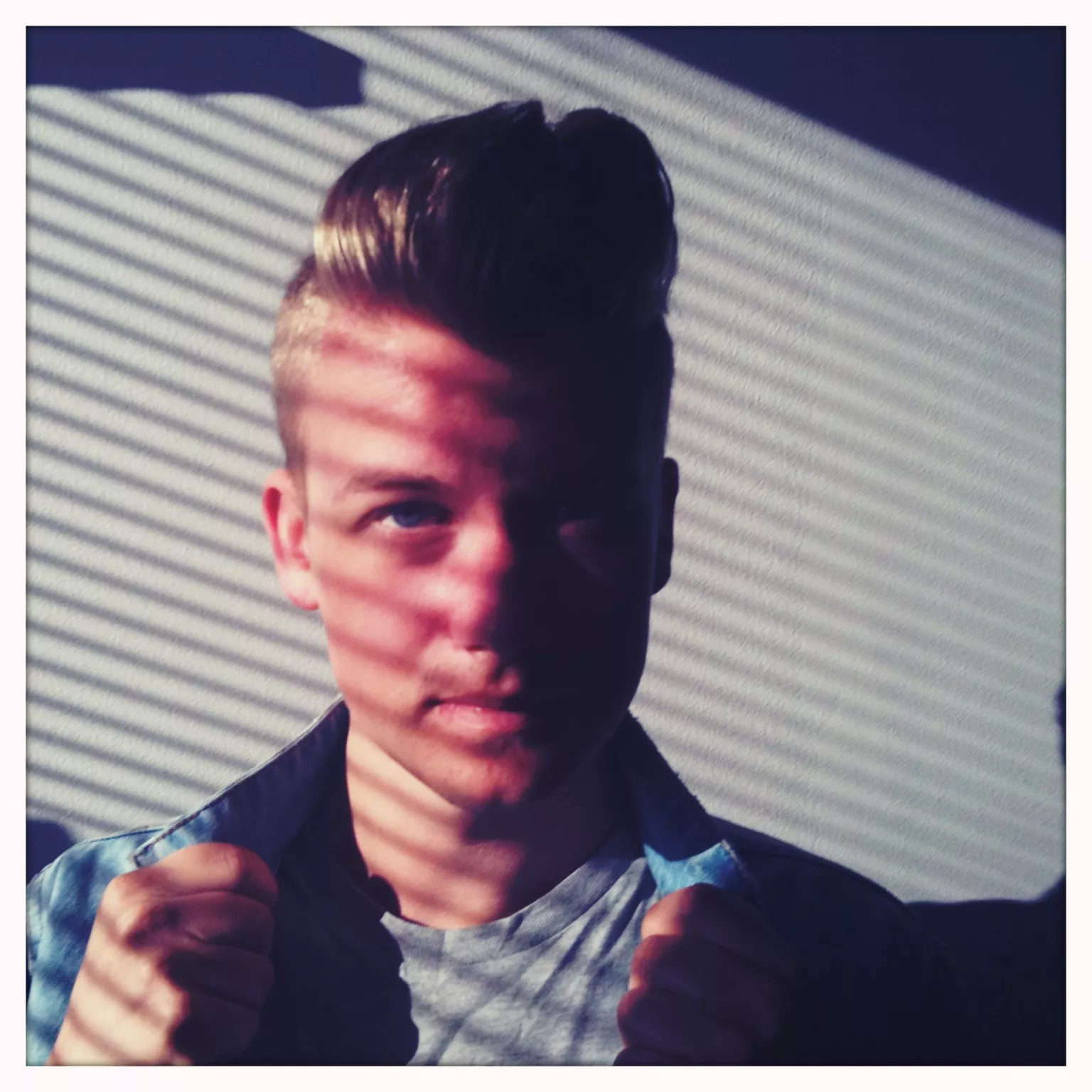 Ladda ner Robert Svenssons nya singel ”Runaway”