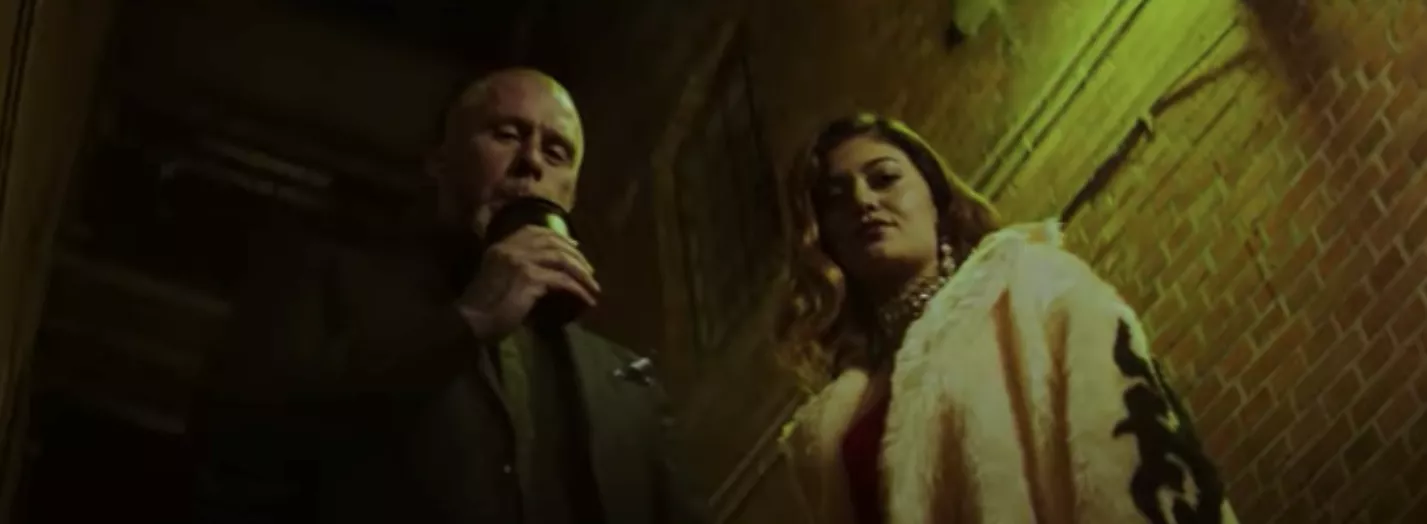 VIDEOPREMIERE: Milkshakes, damer og L.O.C