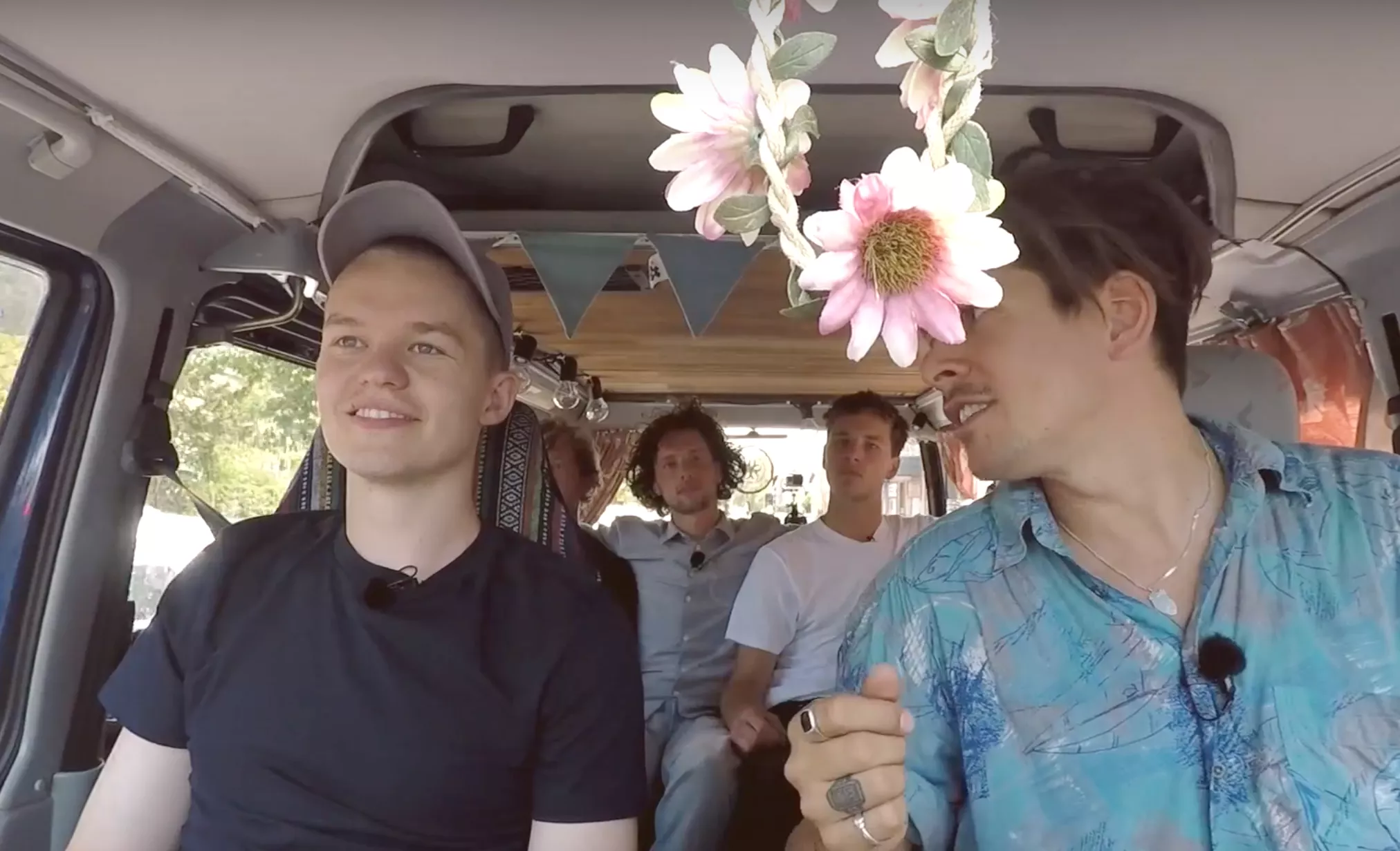 VIDEO: Vi kører SAVEUS til Roskilde og karrierens største koncert