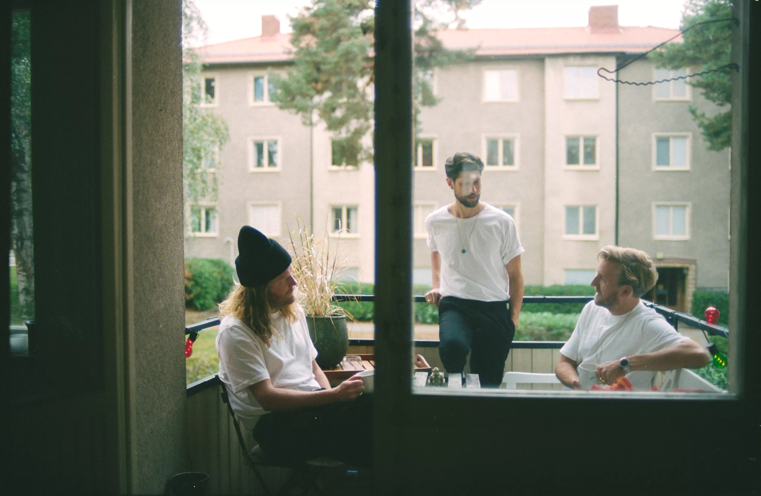 “Den här låten ska låta som Hollywoodskylten i duggregn”