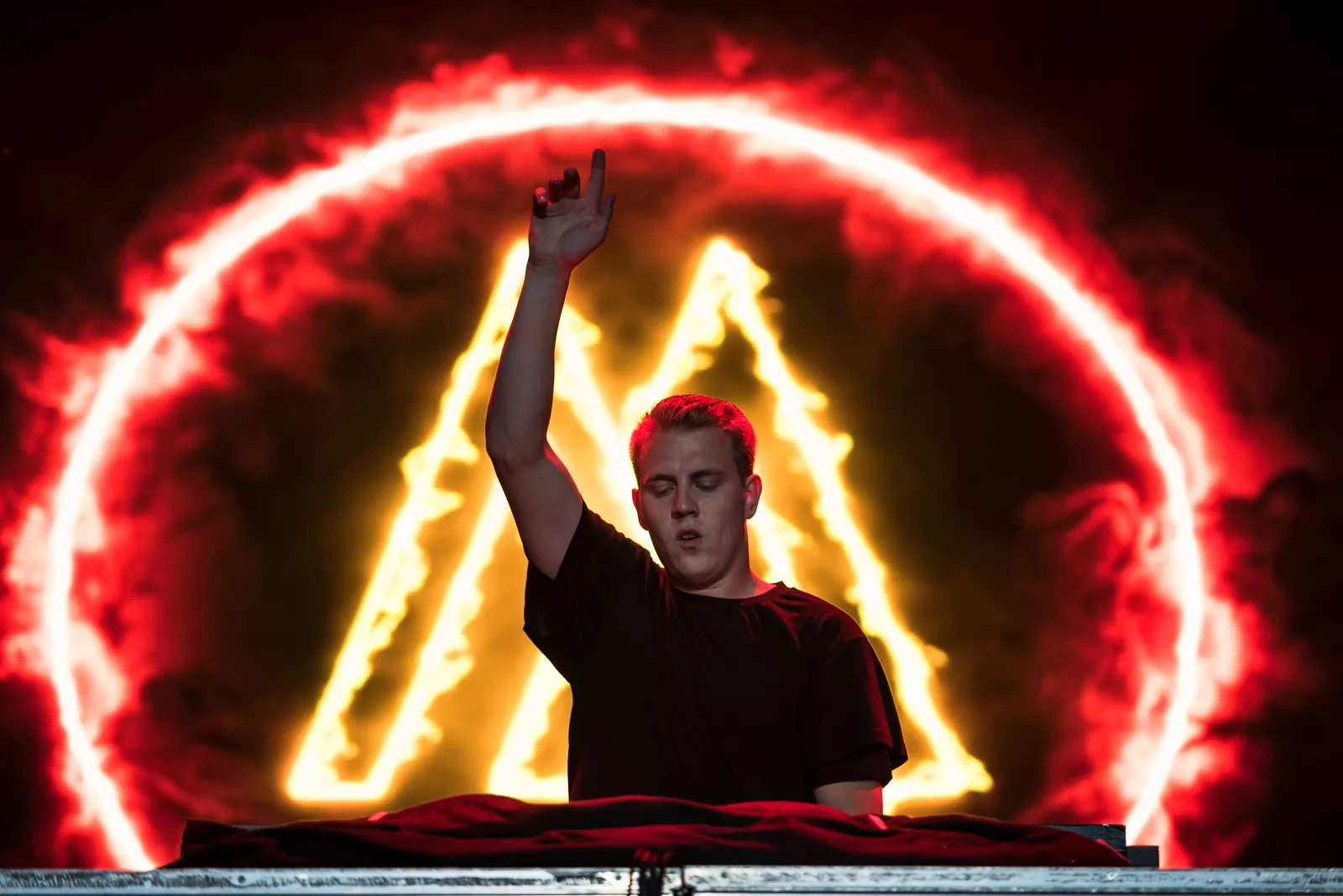 Martin Jensen giver liveshows – med publikum