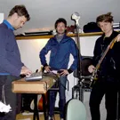 moi Caprice-bassist i tegneserieband