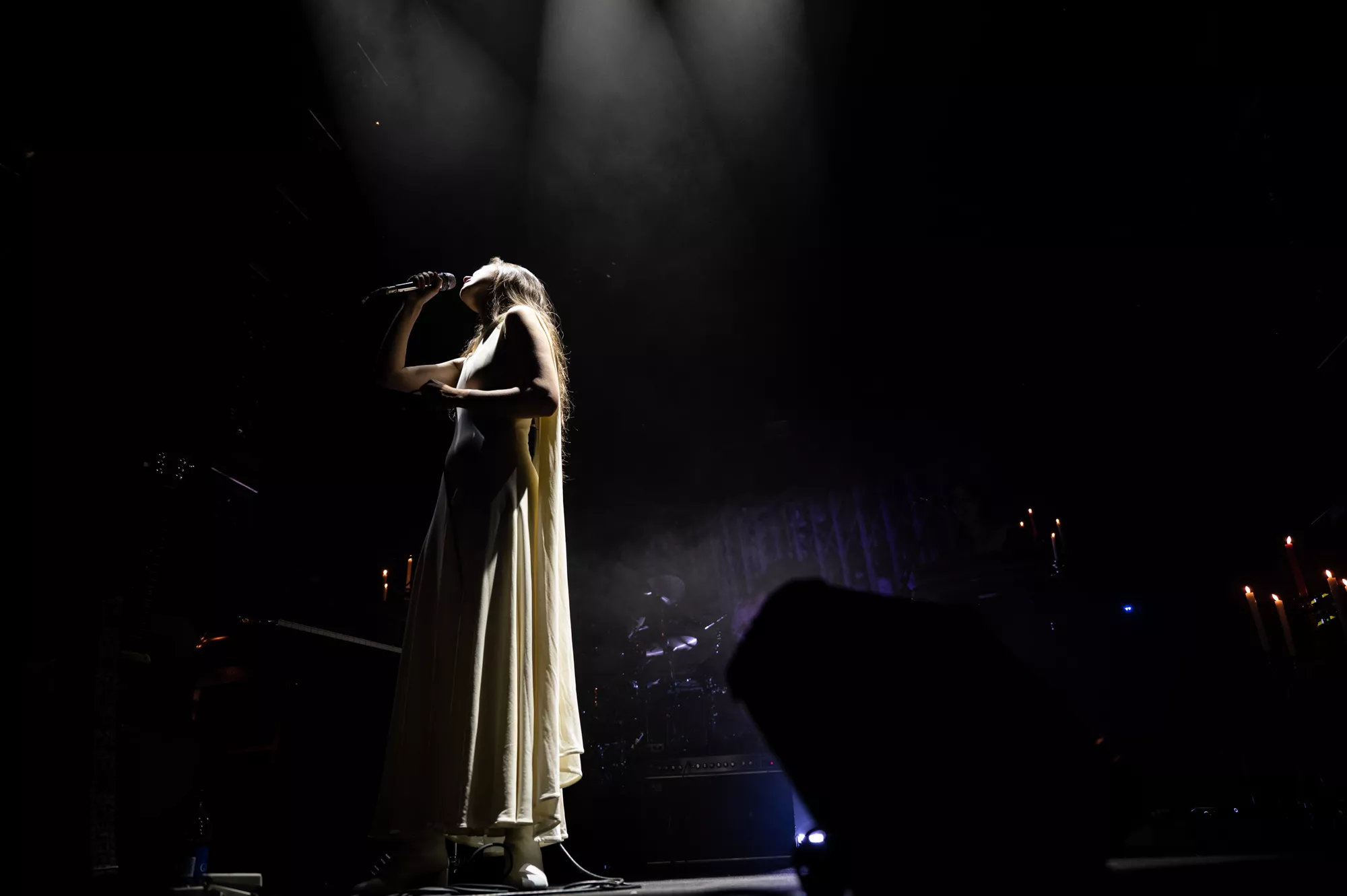 Djupt ner i mörkret lyser hjärtan