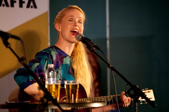 Reportage: Tina Dickow gæstede GAFFA Library Sessions