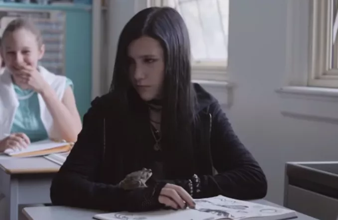 Se faren som får goth-datteren i bedre humør