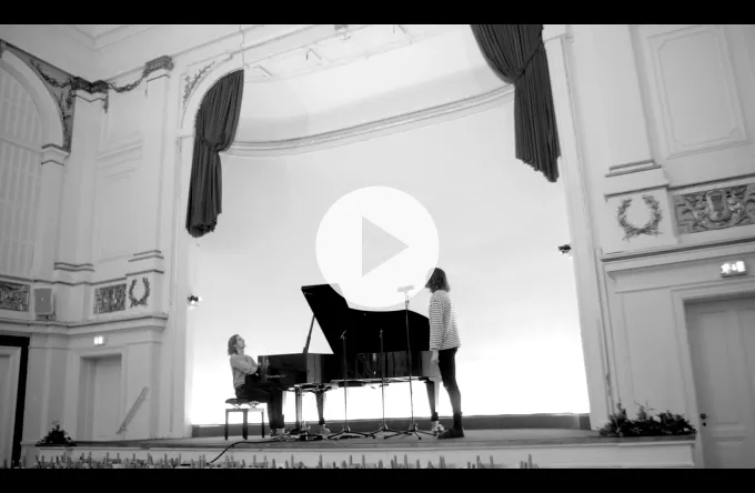 Se Reptile Youth i stemningsfuld livevideo