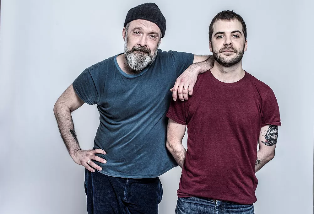 LÅTPREMIÄR: Toni Holgersson – En Skorstensblick