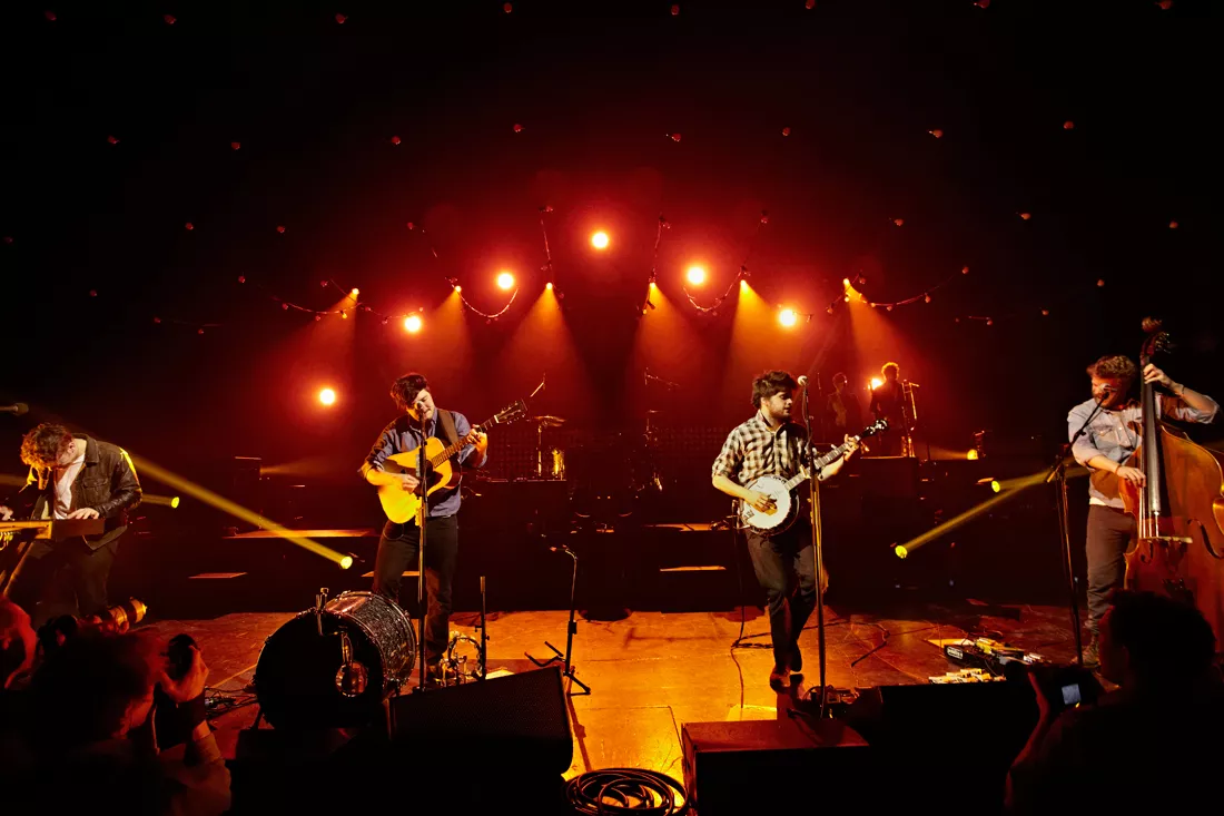 Mumford & Sons byter stil på nya skivan