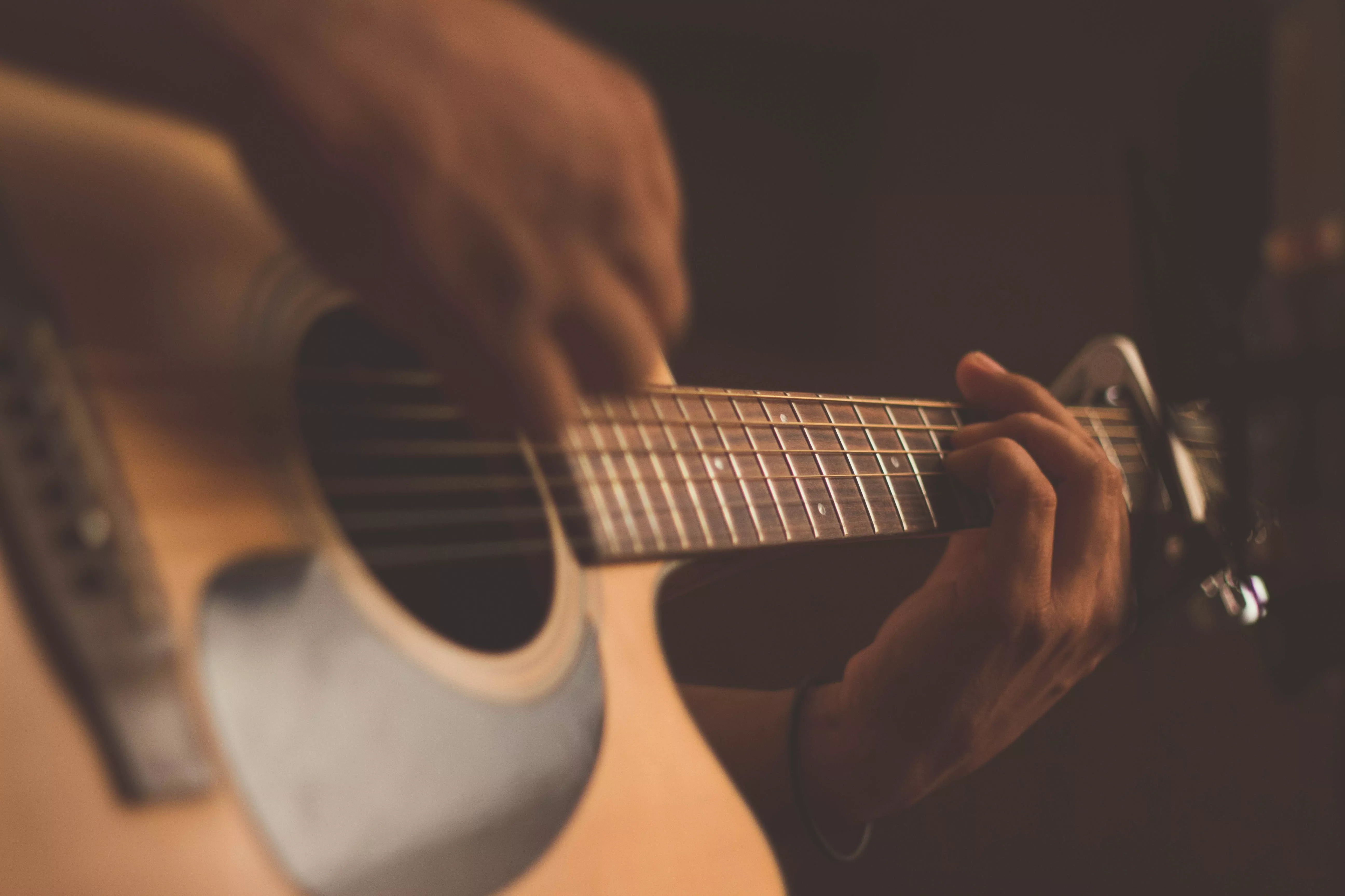 Gode råd til dig som vil lære at spille guitar