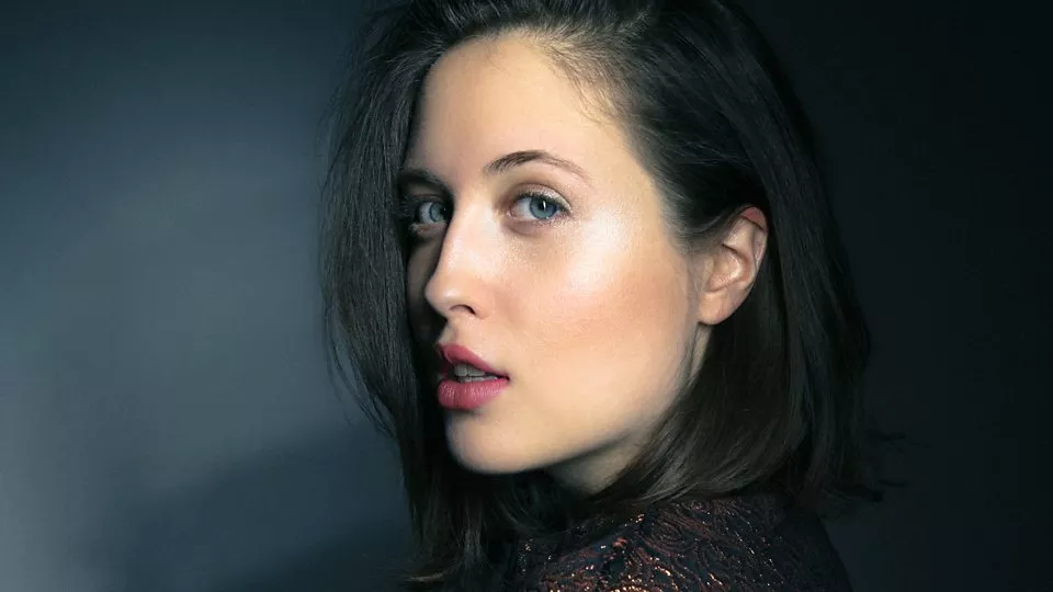 Alice Merton slår rødder i Danmark til marts
