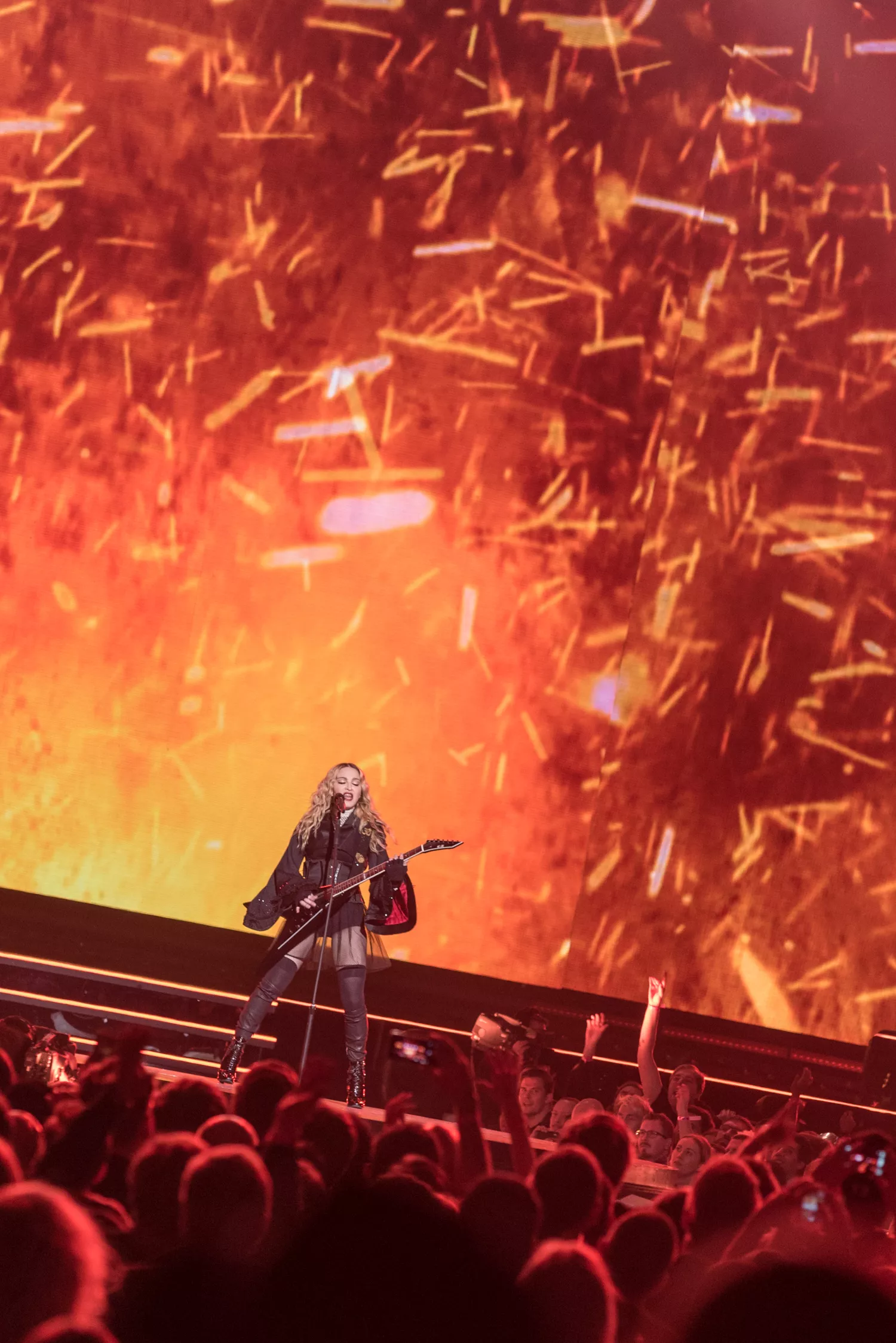 Publikrekord och gripande tal – så bra var Madonna i Stockholm