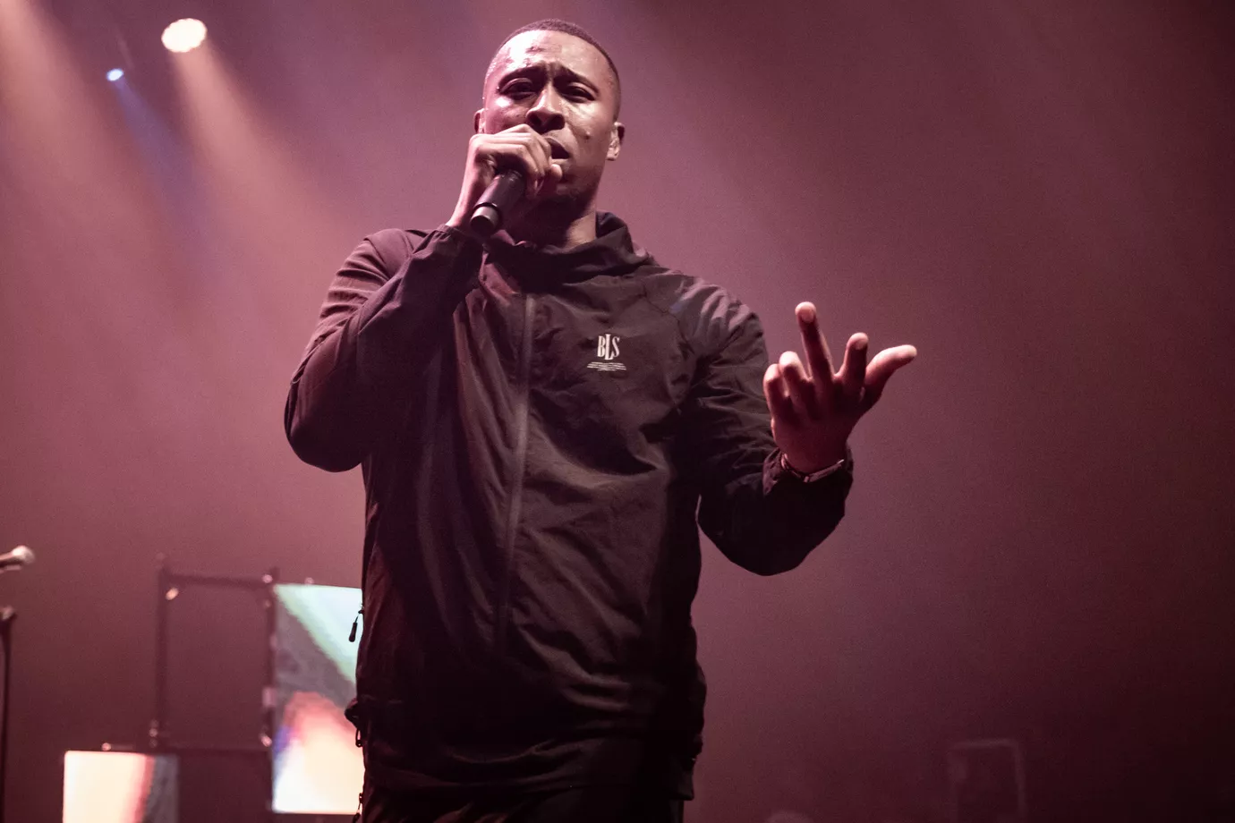 Fotos af Noah Carter: Kim Matthäl Leland, fotos af Dusin: Kasper Krupsdahl, resten: Rolf Meldgaard