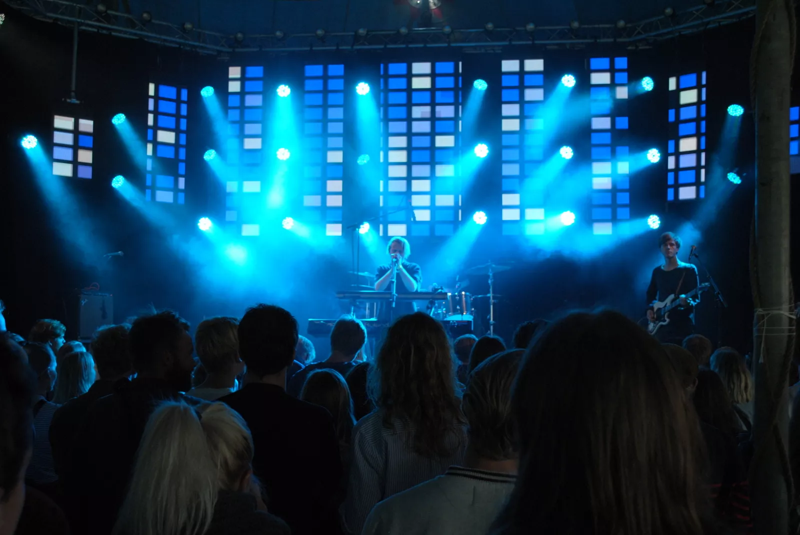 Drømmende pop i stemningsfuldt univers