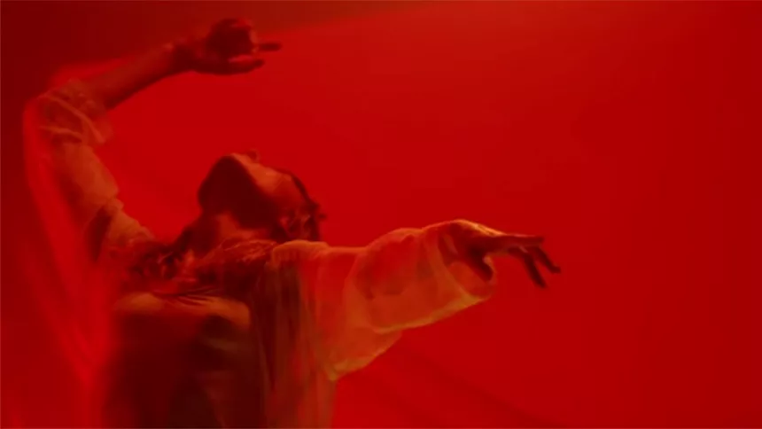 TOM and his Computer varmer op for Trentemøller – se hans flotte video med et psykedelisk twist