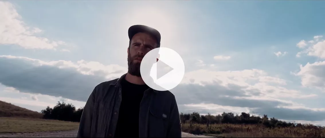 Den nye danske popsanger Fischer er klar med stemningsfuld video med smukke naturoptagelser