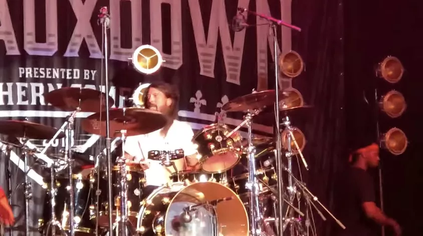 Här bjuder Dave Grohl på en Nirvana-överraskning