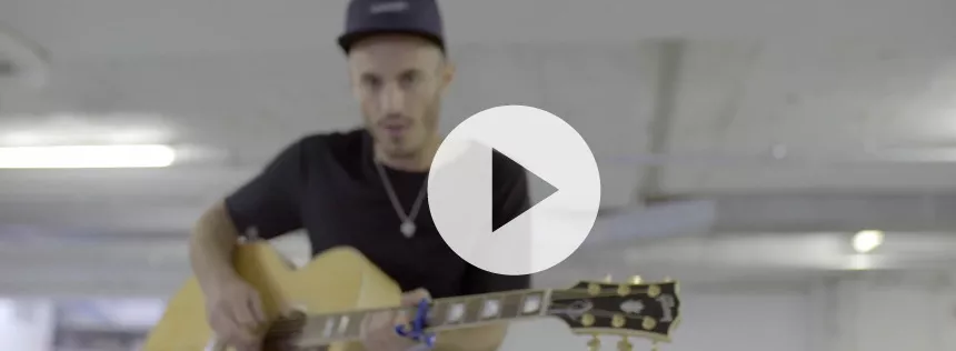 Se Nathan Goshens urbane og akustiske version af hittet "Thinking About It"