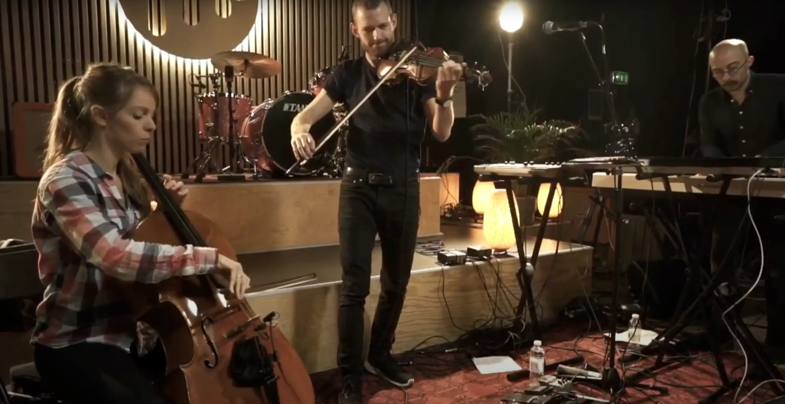 JULEKALENDER-LÅGE 11: Smukke violintoner fra Søren Stensby