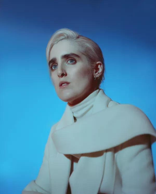 ANMELDELSE: Parforholdsanekdoter pakket ind i electro-pop