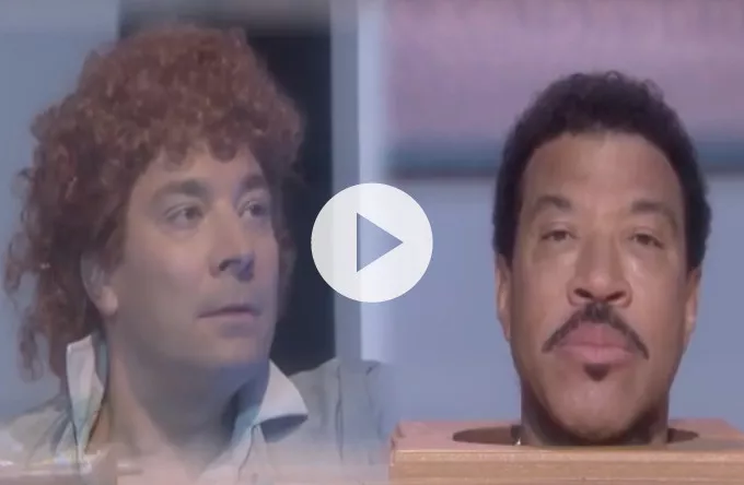 Se Jimmy Fallon synge serenade til Lionel Richies hoved