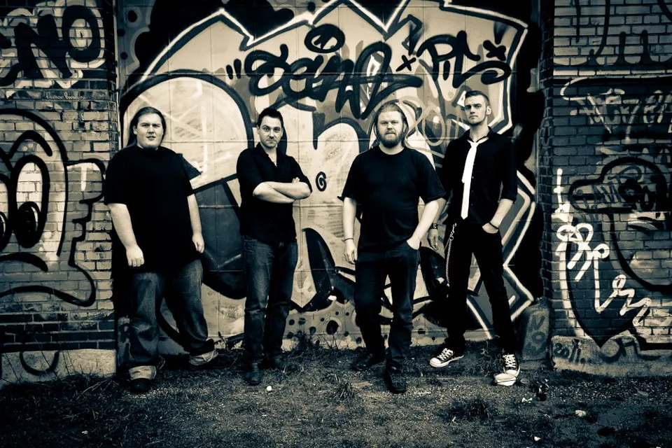 Annominus: Et metalband på vej frem i et popsamfund