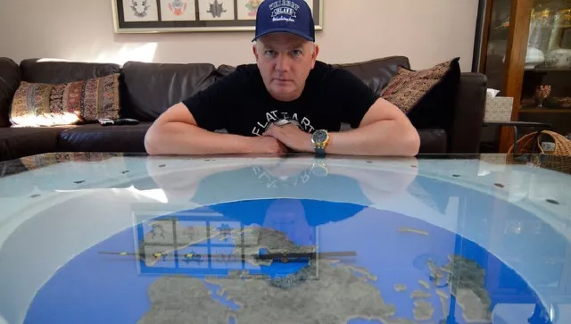 Svensk festival bjuder in flat earth-frontfigur