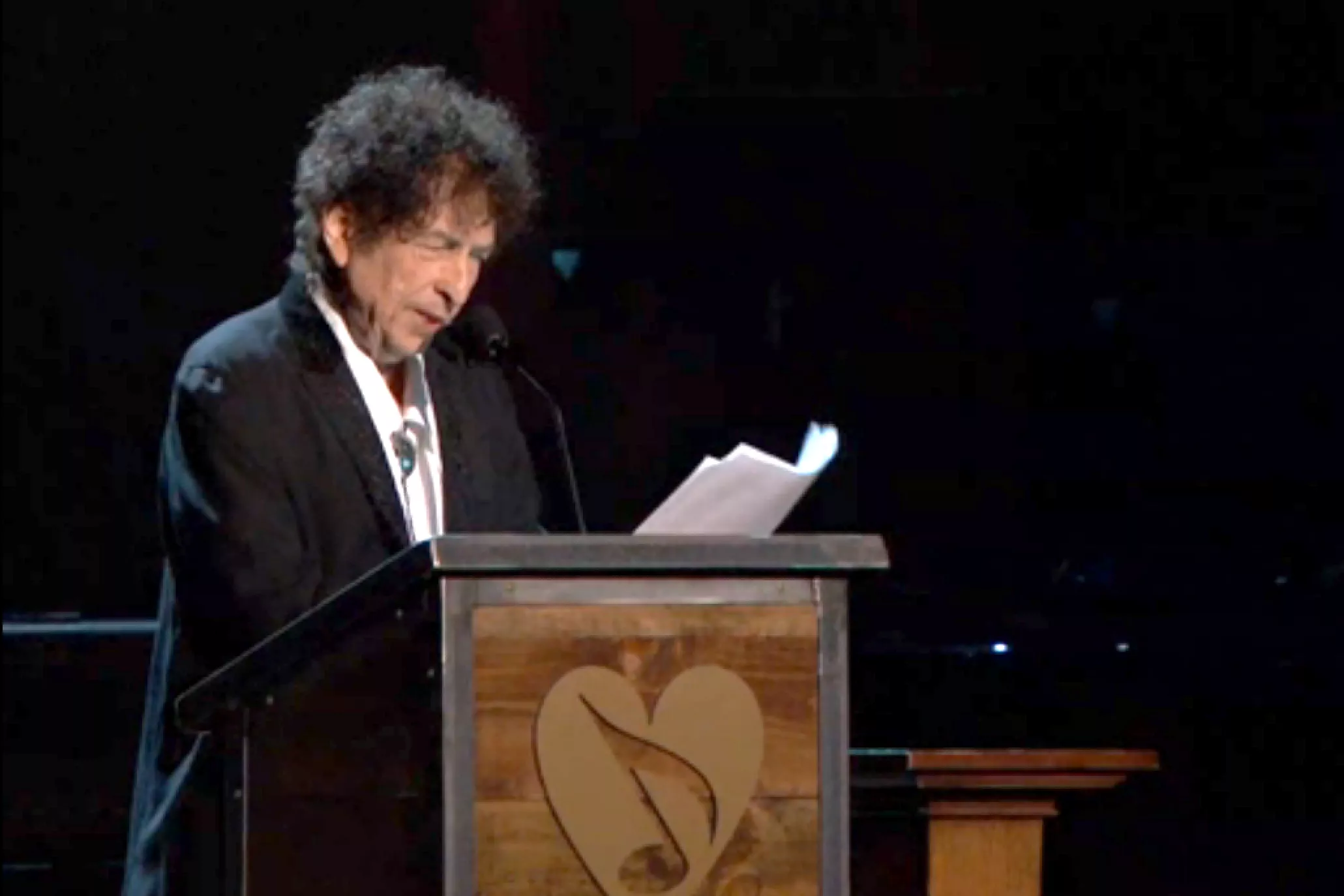 Fejknyhet där Bob Dylan tokdissar Nobelpriset gör viral succé