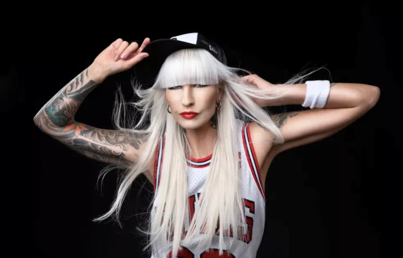 PREMIÄR: Linda Varg skickar ut singeln "Do You Wanna Boom Boom"