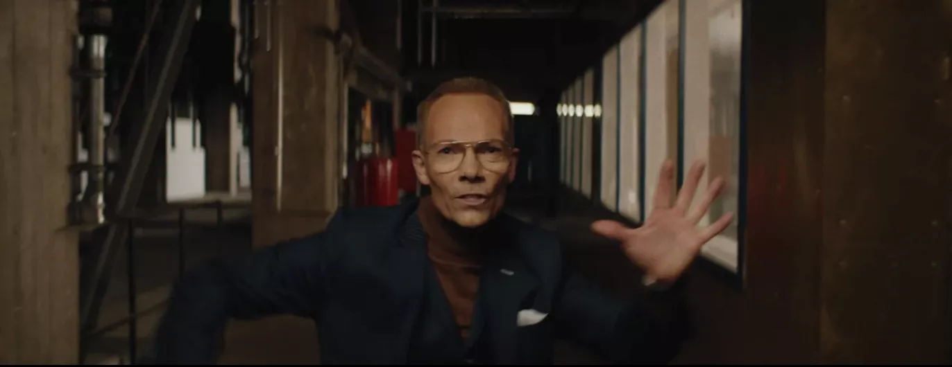 Vild Med Dans-dommer Jens Werner danser løs i ny Jung-video