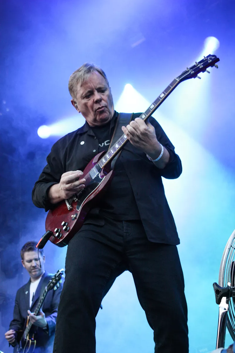 New Order utgir tapte låter