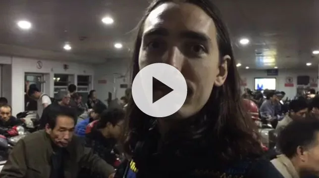 Videodagbog: Antonio Gram på turné i Kina – de eneste blegfise på færgen