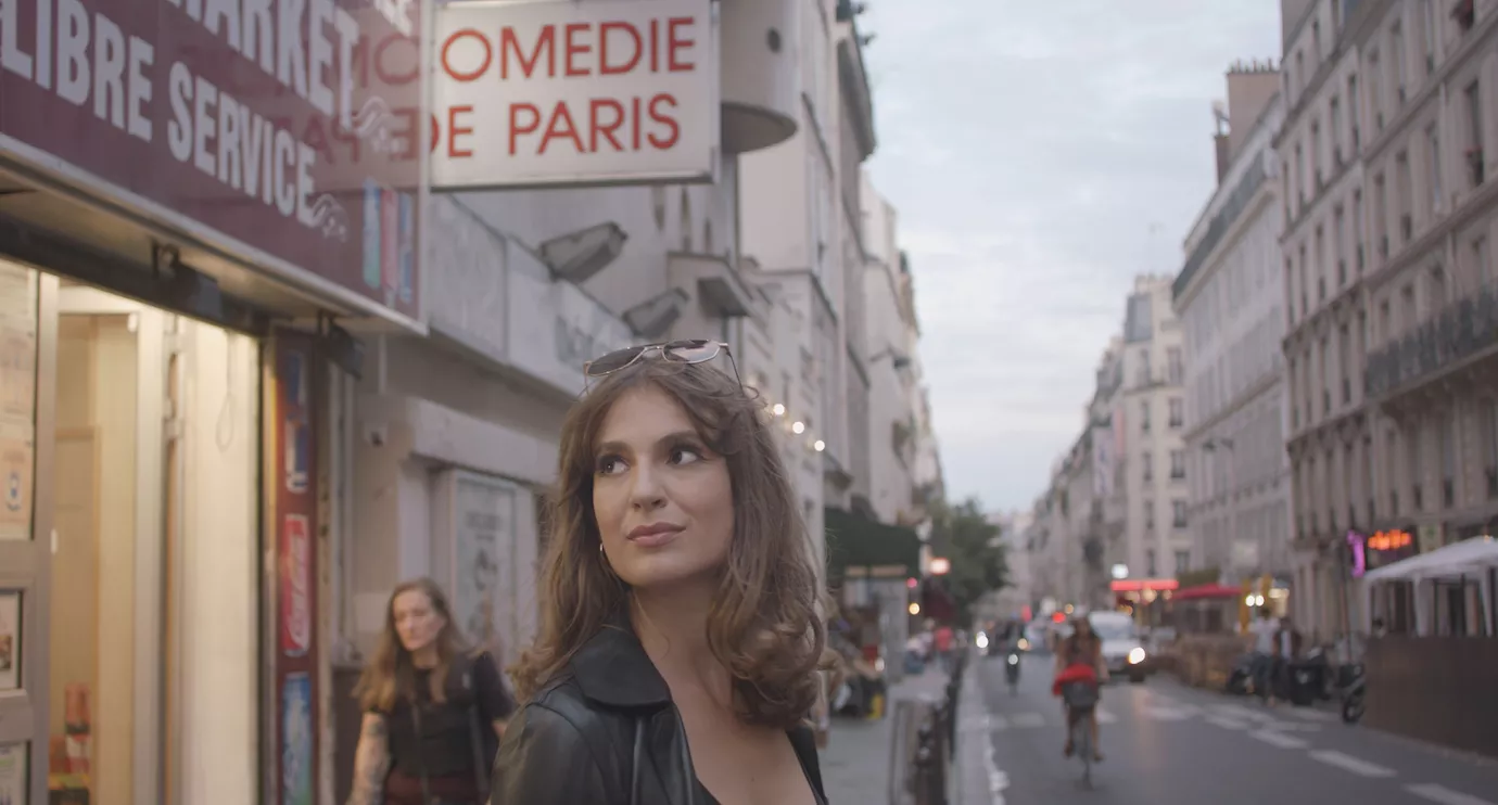 Kom med Malu Pierini til Paris’ gader på den nye single "Souvenir"