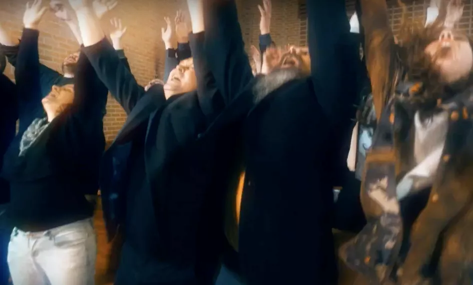 Svenska punkarna skickar ut kontroversiell jullåt – premiär här