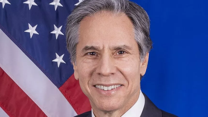 Den amerikanske udenrigsminister er på statsbesøg – og så er han rockmusiker 