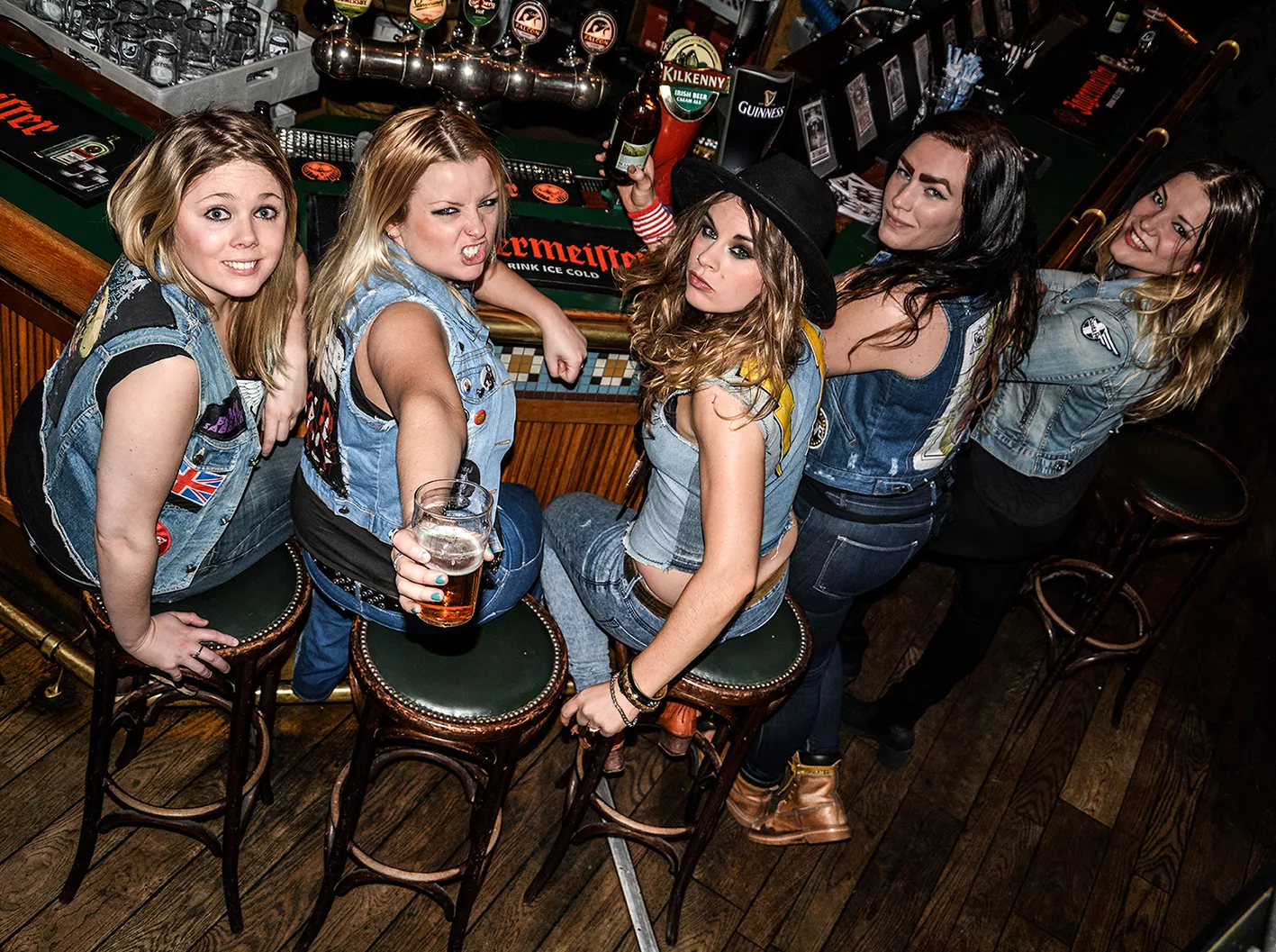 LÅTPREMIÄR: Thundermother - Deal With The Devil