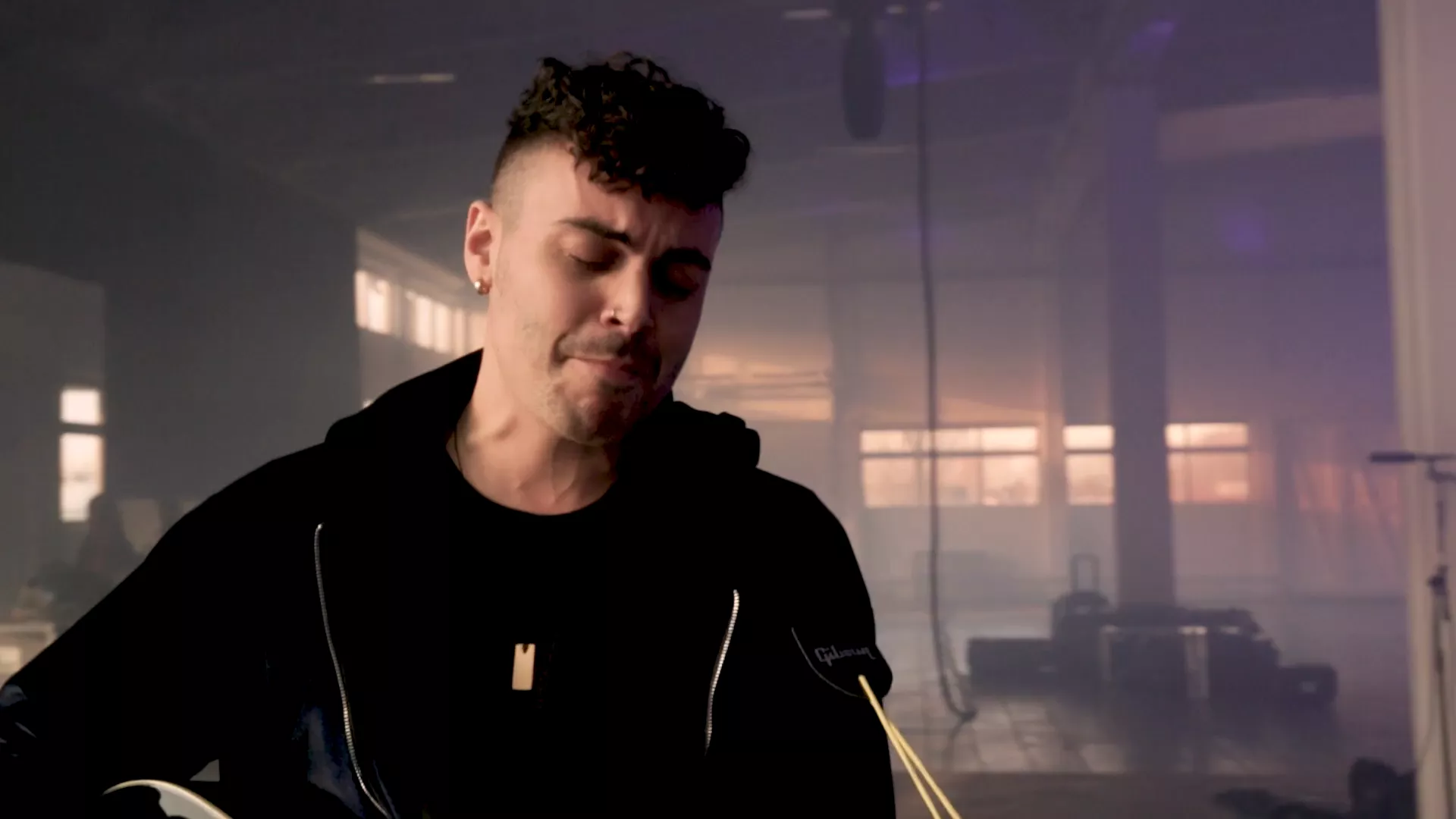 Kærlighedshistorie i radioen bliver til ny single med Alex Vargas