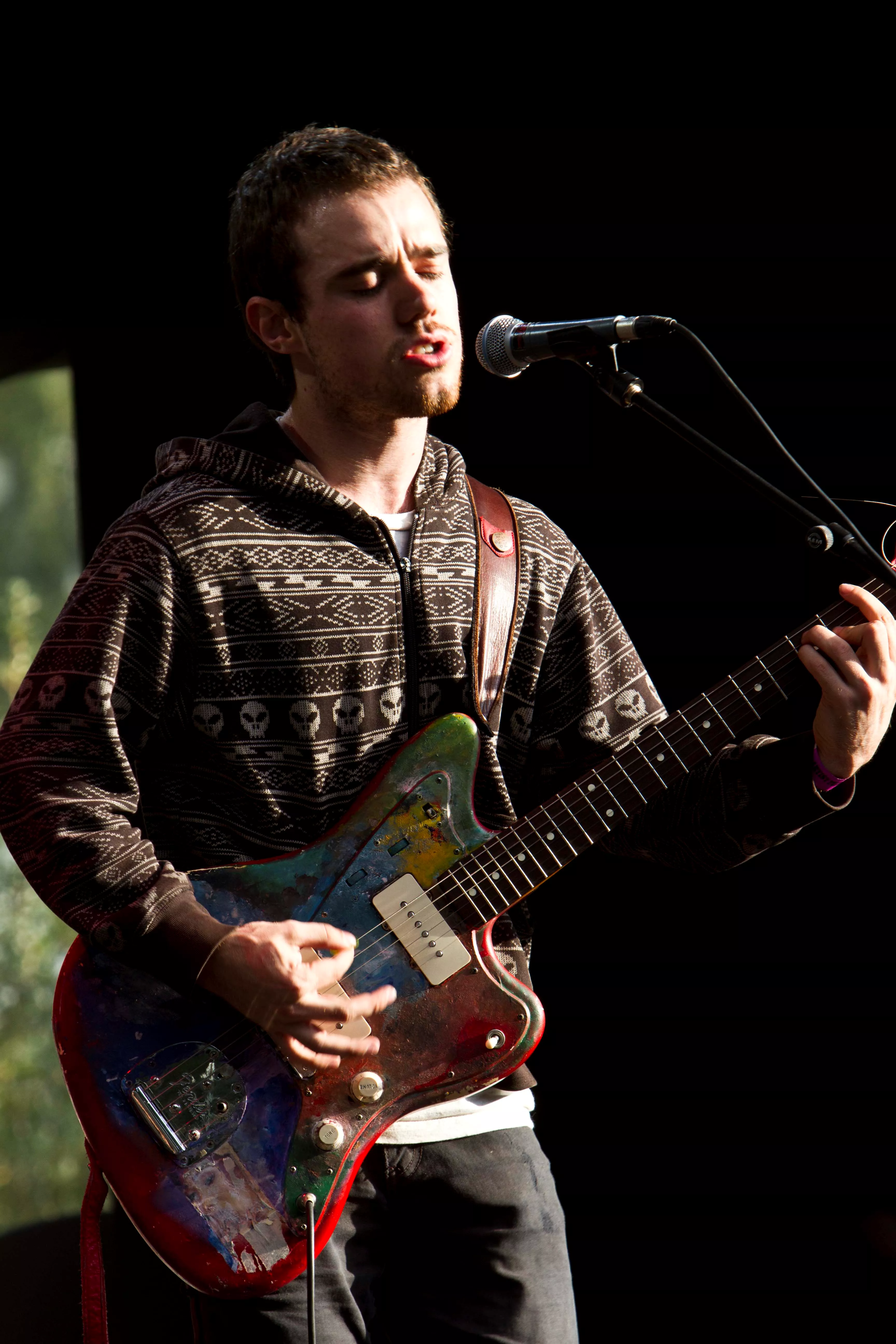 Avi Buffalo: Kanonscenen, Pstereo
