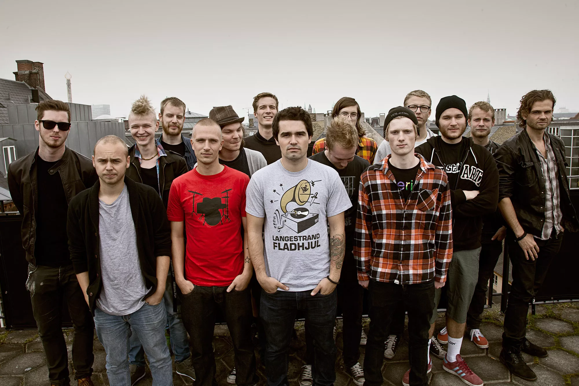 Newborn Music springer ud som management
