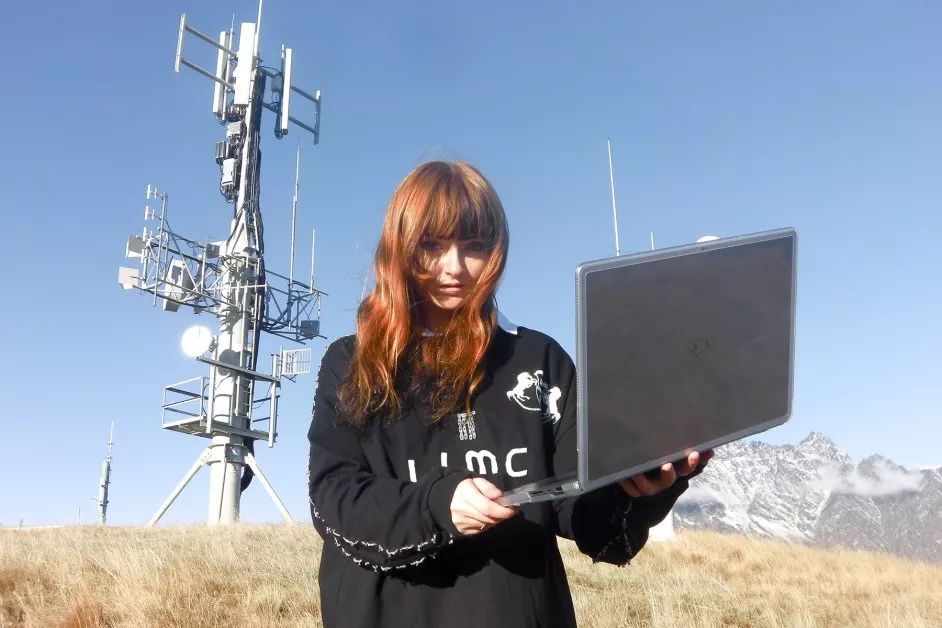 ANMELDERNES FAVORITTER 2025: Edvard Røgeberg – Ninajirachi, «I Love My Computer»