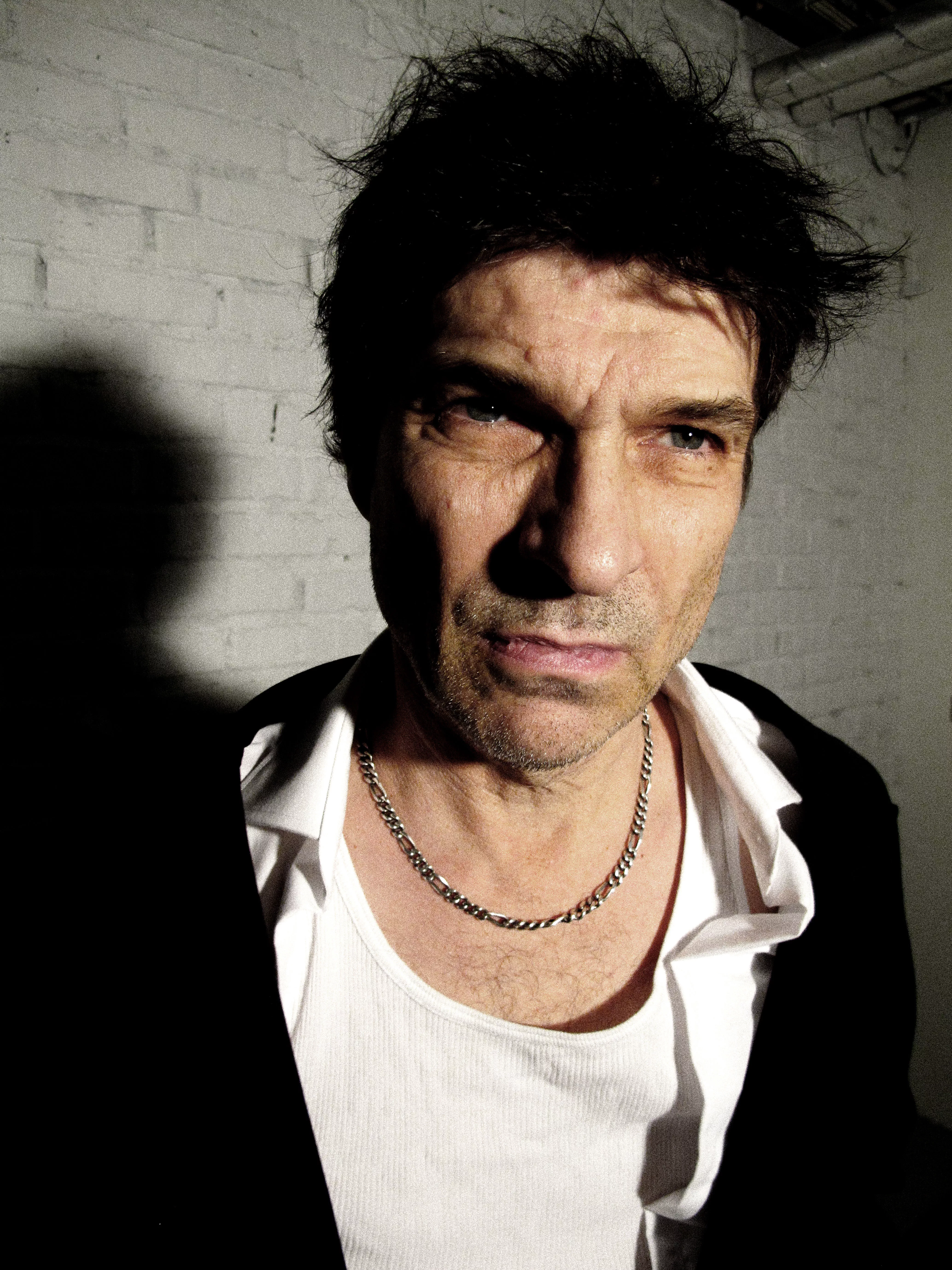 Det svenske punkikons industrialgospel er en lektion i dekadent skønhed