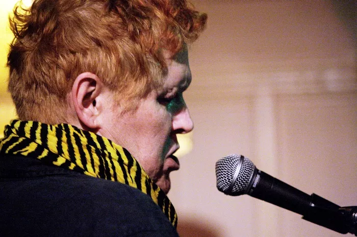 Baby Dee: Der er rødkælk på pladen