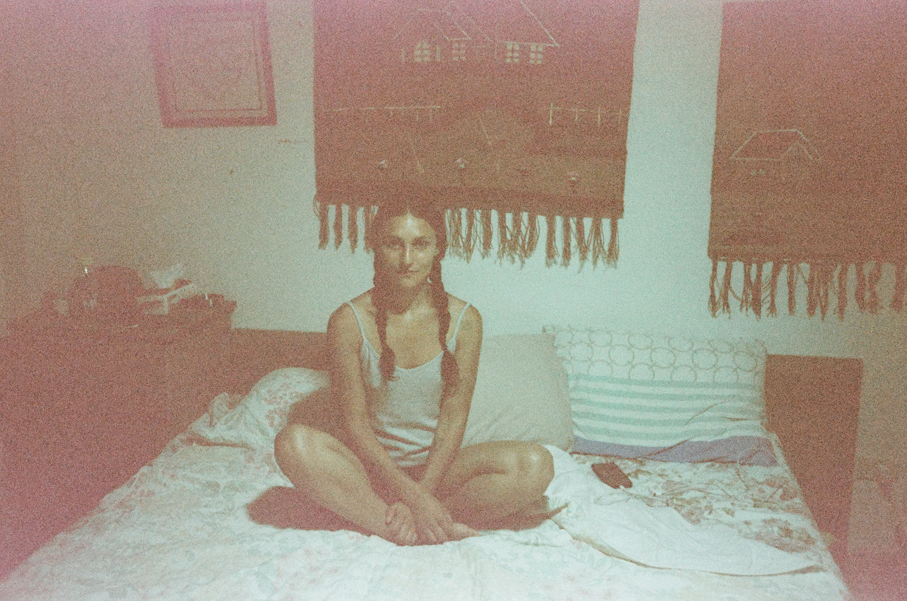 Nicole Sabouné är aktuell med den nya singeln "So Far Out".