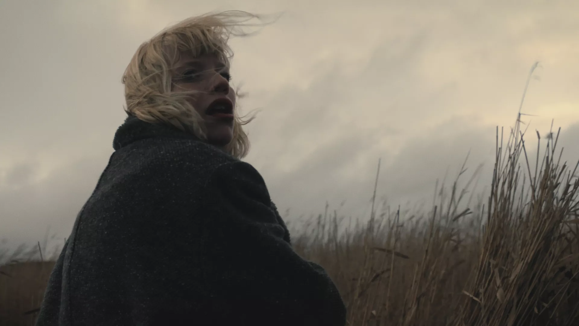 Katinka udgiver dramatisk musikvideo og tager på forårsturné
