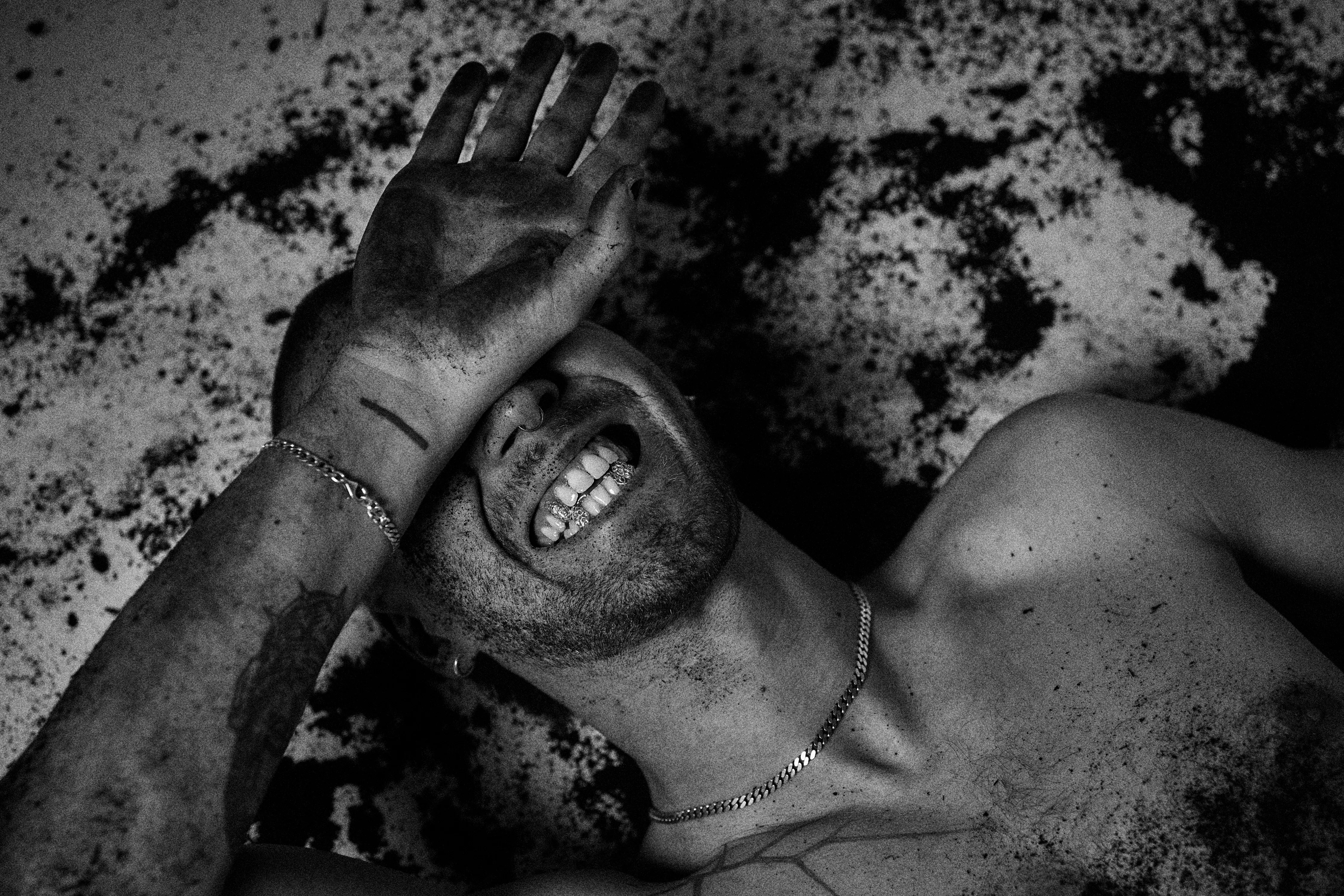 Barbarisk debutalbum begår hjemmerøveri i dit sind